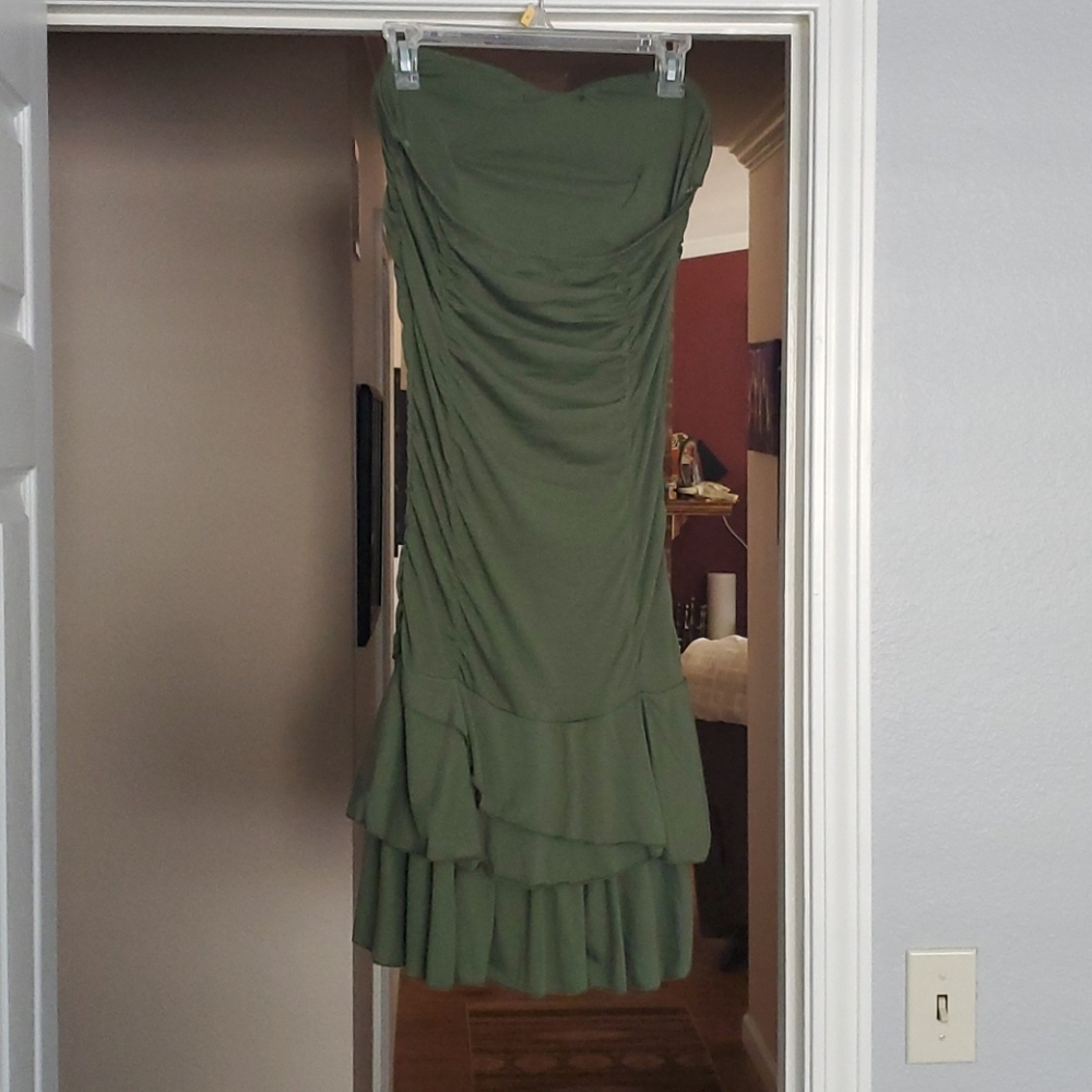 Dress - Picture 4 of 4